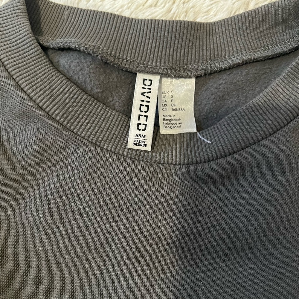 H&M Sweatshirt - Picture 3 of 3
